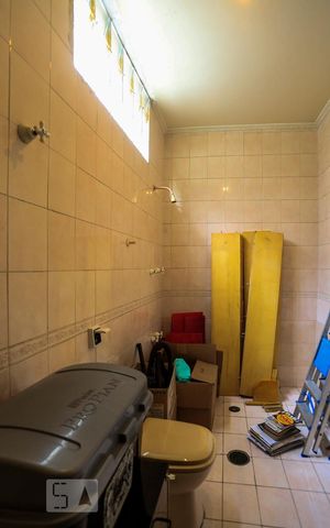 Casa para alugar com 190m², 4 quartos e 2 vagas Casa para alugar com 190m², 4 quartos e 2 vagasBanheiro da Suite 2