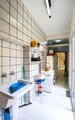 Casa para alugar com 190m², 4 quartos e 2 vagas Casa para alugar com 190m², 4 quartos e 2 vagasÁrea de Serviço