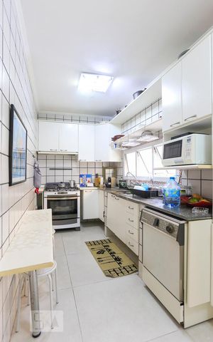 Casa para alugar com 190m², 4 quartos e 2 vagas Casa para alugar com 190m², 4 quartos e 2 vagasCozinha