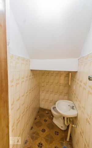 Casa à venda com 160m², 2 quartos e 2 vagas Casa à venda com 160m², 2 quartos e 2 vagasBanheiro (edícula)