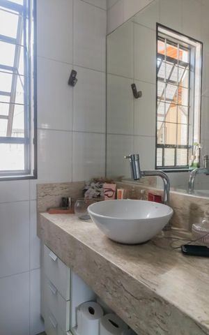 Casa à venda com 219m², 3 quartos e 2 vagas Casa à venda com 219m², 3 quartos e 2 vagasBanheiro da suíte