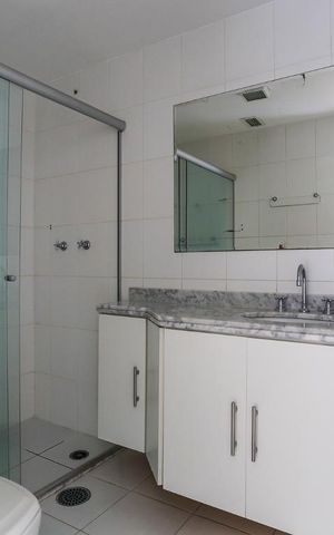 Apartamento à venda com 90m², 2 quartos e 2 vagas Apartamento à venda com 90m², 2 quartos e 2 vagasBanheiro