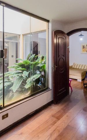 Casa à venda com 470m², 3 quartos e 8 vagas Casa à venda com 470m², 3 quartos e 8 vagasEscritório