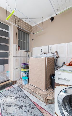 Casa à venda com 155m², 3 quartos e 1 vagaÁrea de serviço