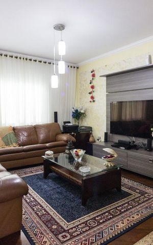 Casa à venda com 210m², 3 quartos e 5 vagasSala