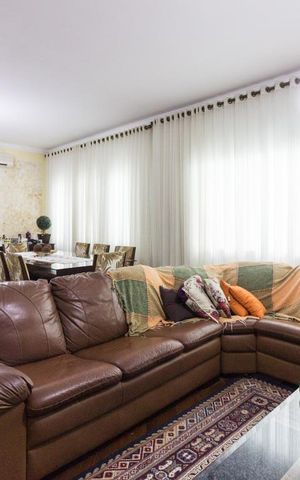 Casa à venda com 210m², 3 quartos e 5 vagasSala