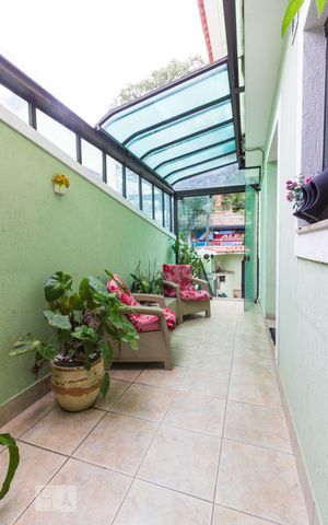 Casa à venda com 210m², 3 quartos e 5 vagasCorredor Lateral