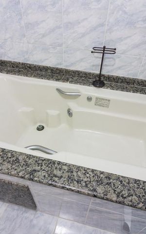 Casa à venda com 210m², 3 quartos e 5 vagasBanheiro Suite 1