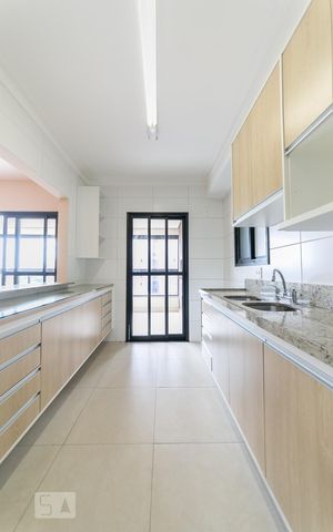 Apartamento para alugar com 117m², 3 quartos e 2 vagas Apartamento para alugar com 117m², 3 quartos e 2 vagasCozinha