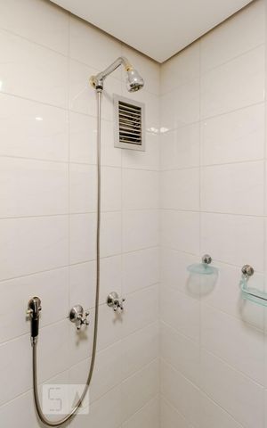 Apartamento para alugar com 74m², 2 quartos e 2 vagas Apartamento para alugar com 74m², 2 quartos e 2 vagasBanheiro