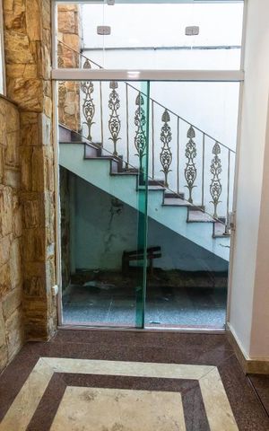 Casa à venda com 260m², 3 quartos e 2 vagasEscritório