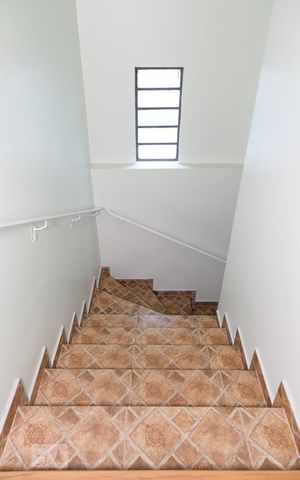 Casa à venda com 125m², 3 quartos e 2 vagasEscada