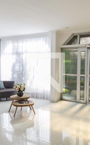 Apartamento à venda com 77m², 2 quartos e 1 vaga Apartamento à venda com 77m², 2 quartos e 1 vagaHall social