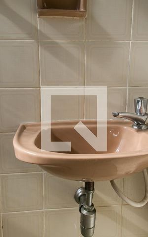 Apartamento à venda com 77m², 2 quartos e 1 vaga Apartamento à venda com 77m², 2 quartos e 1 vagaBanheiro de Serviço