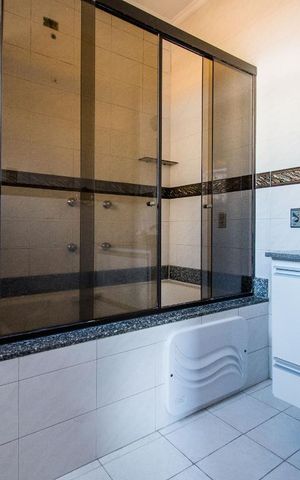Casa à venda com 160m², 2 quartos e 3 vagasBanheiro da Suíte 2