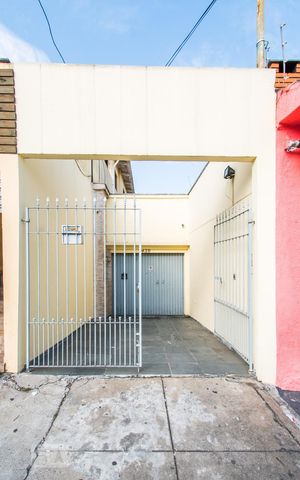 Casa à venda com 160m², 2 quartos e 3 vagasFachada