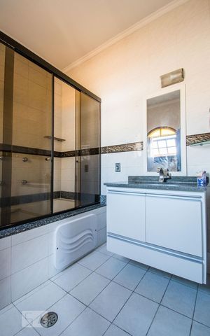Casa à venda com 160m², 2 quartos e 3 vagasBanheiro da Suíte 2