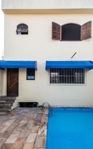 Casa à venda com 160m², 2 quartos e 3 vagasPiscina