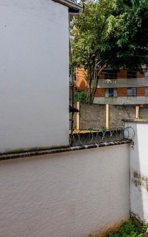 Casa à venda com 300m², 4 quartos e 2 vagas Casa à venda com 300m², 4 quartos e 2 vagasVista Quarto 3