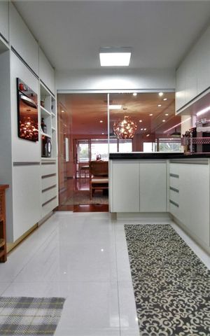 Apartamento à venda com 141m², 3 quartos e 2 vagasCozinha