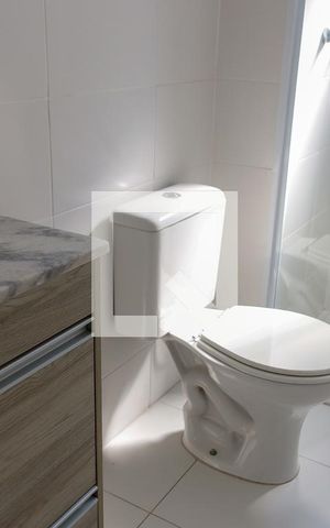 Apartamento para alugar com 54m², 2 quartos e 2 vagas Apartamento para alugar com 54m², 2 quartos e 2 vagasBanheiro