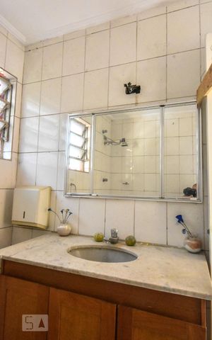 Casa para alugar com 150m², 3 quartos e 2 vagas Casa para alugar com 150m², 3 quartos e 2 vagasBanheiro
