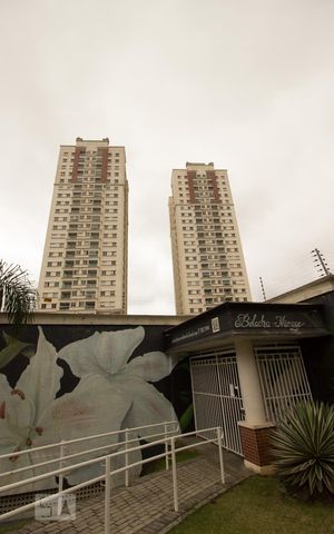Apartamento para alugar com 72m², 3 quartos e 1 vaga Apartamento para alugar com 72m², 3 quartos e 1 vagaEntrada dos fundos (rua do ônibus)