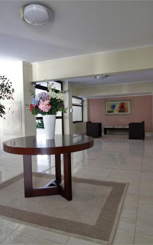 Apartamento à venda com 76m², 2 quartos e 2 vagasHall social