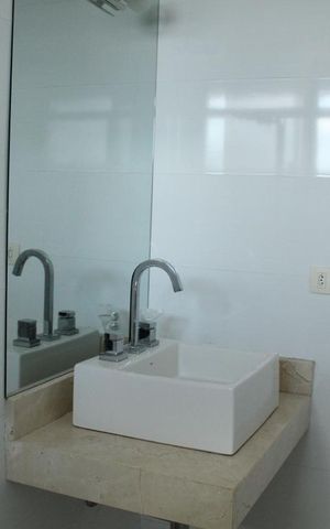 Apartamento à venda com 434m², 4 quartos e 4 vagasBanheiro da Suíte 2