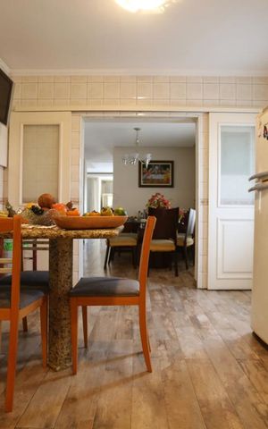 Casa à venda com 380m², 4 quartos e 4 vagasCozinha