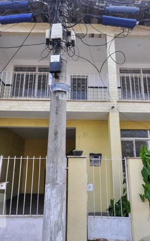 Casa de condomínio à venda com 187m², 4 quartos e 1 vaga Casa de condomínio à venda com 187m², 4 quartos e 1 vagaFachada