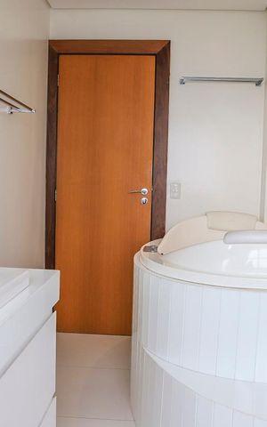 Apartamento à venda com 220m², 4 quartos e 2 vagas Apartamento à venda com 220m², 4 quartos e 2 vagasBanheiro 2
