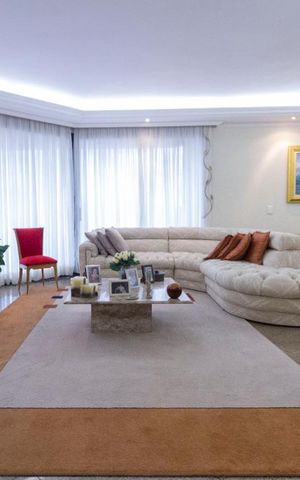 Apartamento à venda com 219m², 4 quartos e 3 vagasSala