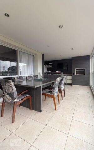 Apartamento à venda com 266m², 4 quartos e 4 vagasVaranda