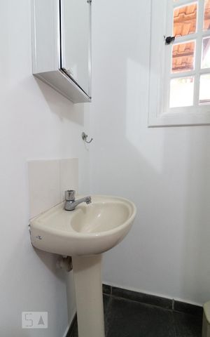 Casa de condomínio à venda com 430m², 4 quartos e 4 vagasBanheiro de Serviço