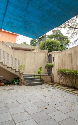 Casa de condomínio à venda com 430m², 4 quartos e 4 vagasQuintal