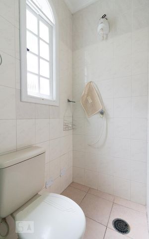 Casa de condomínio à venda com 430m², 4 quartos e 4 vagasBanheiro de Serviço