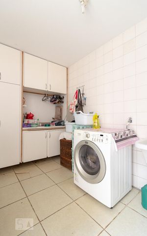 Casa de condomínio à venda com 430m², 4 quartos e 4 vagasÁrea de Serviço