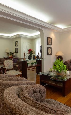 Casa de condomínio à venda com 430m², 4 quartos e 4 vagasSala