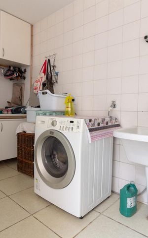 Casa de condomínio à venda com 430m², 4 quartos e 4 vagasÁrea de Serviço