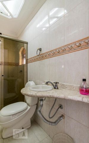 Casa para alugar com 200m², 3 quartos e 2 vagas Casa para alugar com 200m², 3 quartos e 2 vagasSuite