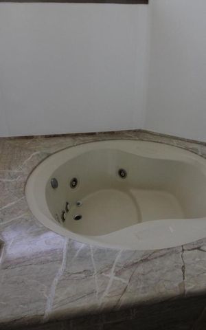 Apartamento à venda com 350m², 6 quartos e 5 vagasBanheira