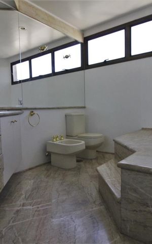 Apartamento à venda com 350m², 6 quartos e 5 vagasBanheiro da suíte 3