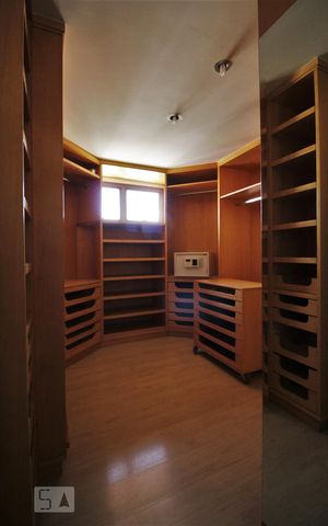 Apartamento à venda com 350m², 6 quartos e 5 vagasQuarto