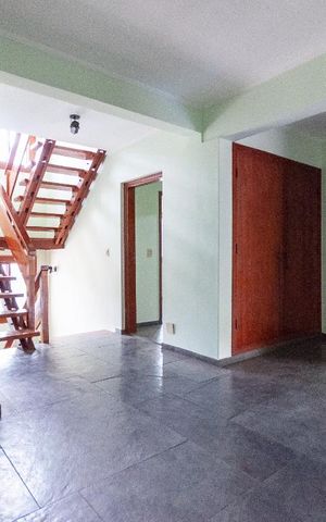 Casa à venda com 550m², 4 quartos e 10 vagas Casa à venda com 550m², 4 quartos e 10 vagasSala Andar Superior 1