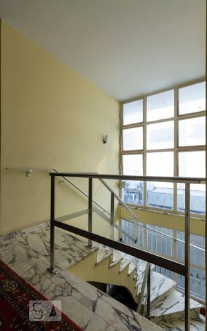 Casa para alugar com 420m², 4 quartos e 4 vagasEscada