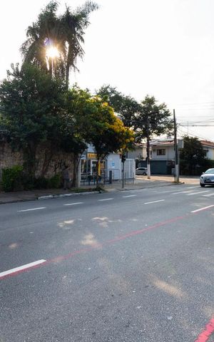 Casa para alugar com 420m², 4 quartos e 4 vagasFachada