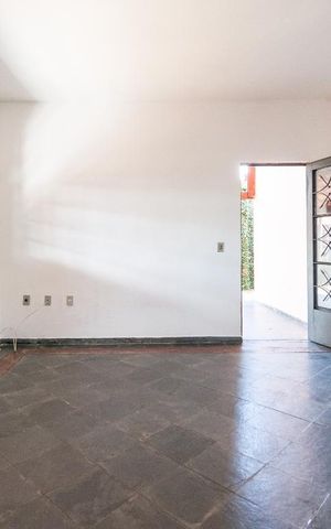 Casa à venda com 204m², 3 quartos e 3 vagas Casa à venda com 204m², 3 quartos e 3 vagasSala 1