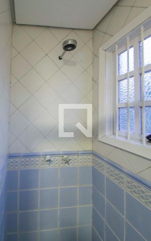 Casa à venda com 242m², 4 quartos e 2 vagasBanheiro do corredor
