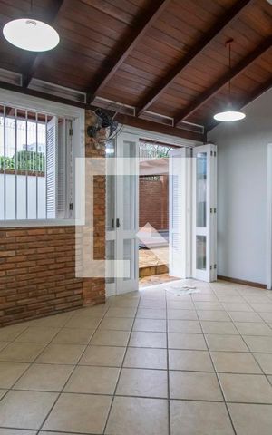 Casa à venda com 242m², 4 quartos e 2 vagasSala 2
